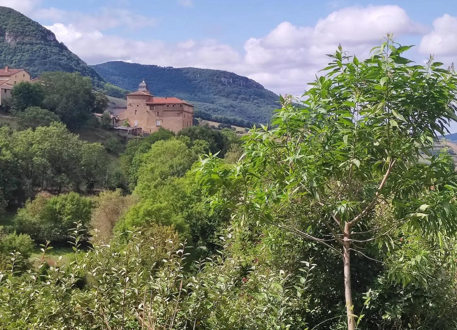 Apartment Appartement A La Campagne Saint-Georges-de-Luzencon
